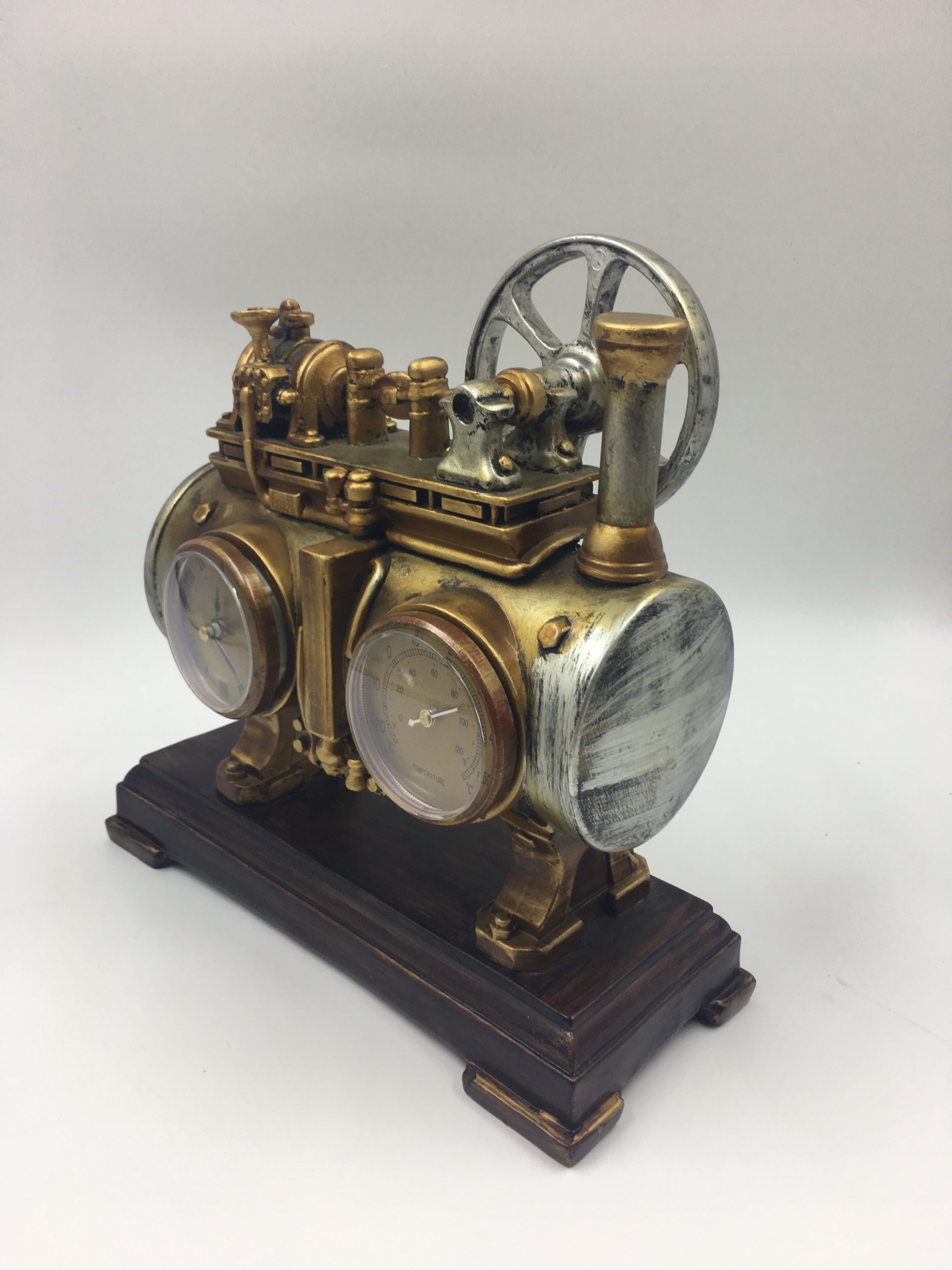 Vintage Engine Clock Chronos Stores